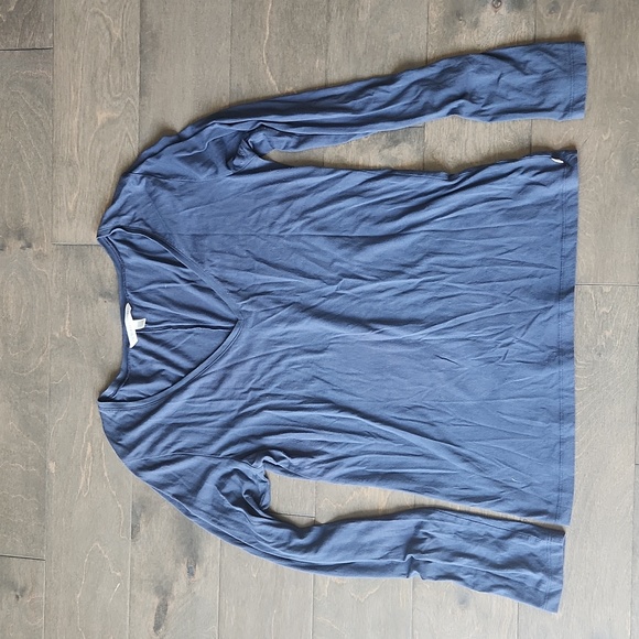Victoria's Secret V Neck Long Sleeve Blue Tee Shirt Size Medium - Picture 1 of 2